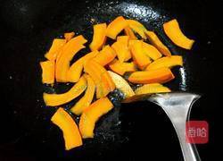 咸蛋南瓜汤的做法图解4