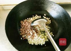 蘑菇肉酱荷包蛋面的做法图解6