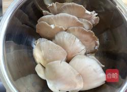 椒盐蘑菇的做法图解1