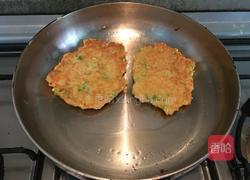 五彩蔬菜豆渣饼的做法图解6