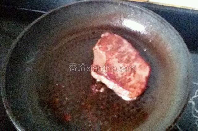 然后翻过面再煎两分钟。