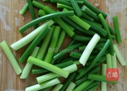 蒜苔回锅肉的做法图解1