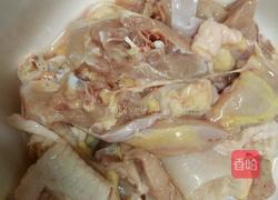 黑木耳炒鸡肉的做法图解2