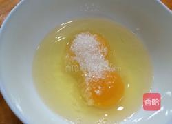 牛奶炖蛋的做法图解1