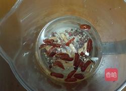 薏米红豆红枣粥的做法图解3