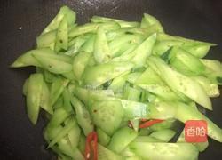 清炒黄瓜的做法图解1