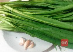 蒜香苦麦菜的做法图解1