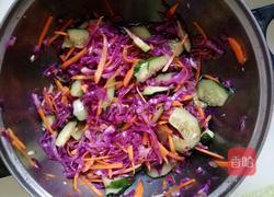 凉拌紫甘蓝的做法图解6