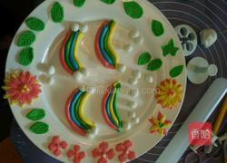 彩虹翻糖纸杯蛋糕的做法图解3