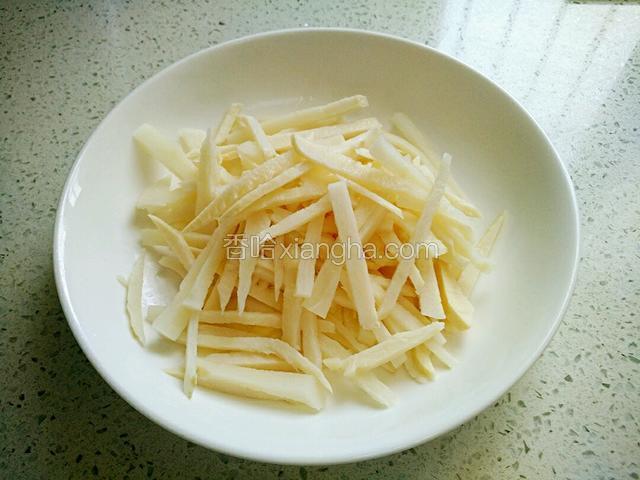 捞出控干。