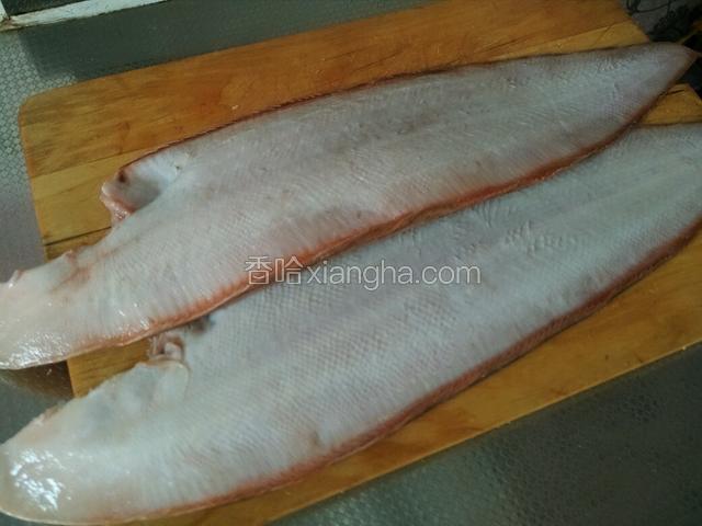 把鱼洗净备用