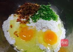 鸡蛋河虾饼的做法图解3