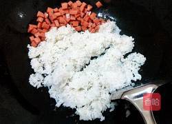 黄瓜火腿炒饭的做法图解4