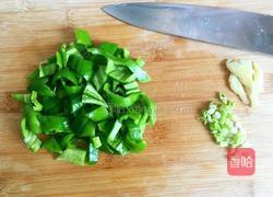 干锅青椒炒肉的做法图解1