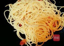 烟肉炒意面的做法图解10