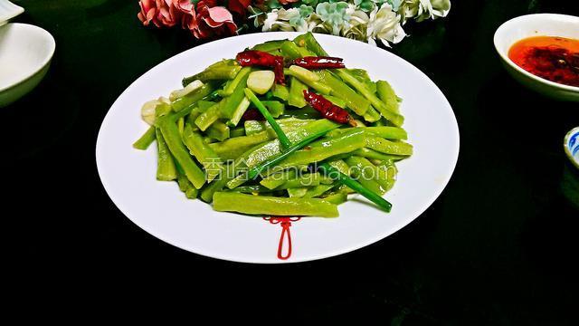 上桌，再给爱辣味的人加一碟香辣椒油。
