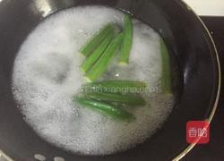 秋葵彩椒炒鸡蛋的做法图解1