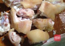 花生焖猪蹄的做法图解2