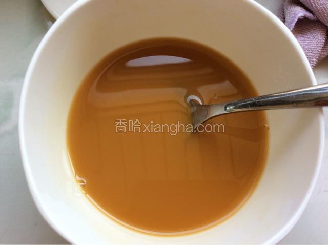 把料汁搅拌均匀。