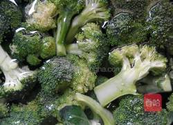 蒜蓉西兰花的做法图解1