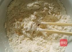 葡萄干花朵面包的做法图解2