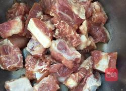 粽香糯米蒸排骨的做法图解1