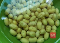 黄豆海带大骨头汤的做法图解1