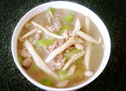 海鲜菇丝瓜瘦肉汤