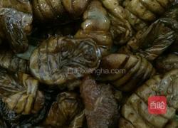 韭黄炒蚕蛹的做法图解1