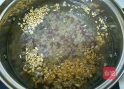 红豆薏米燕麦粥的做法图解3