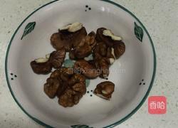 黑豆核桃黑芝麻豆浆的做法图解3