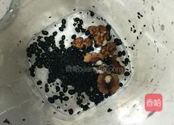 黑豆核桃黑芝麻豆浆的做法图解4