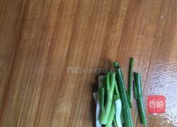 炸小红三鱼的做法图解2