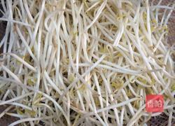 腊肠炒芽菜的做法图解1