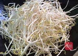 腊肠炒芽菜的做法图解5