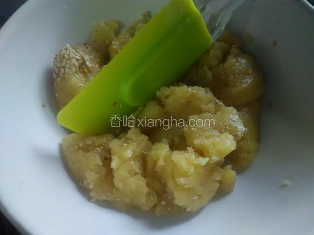 再放入炒熟好的芝麻