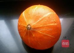 咸蛋南瓜汤的做法图解1