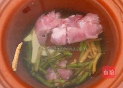 鲜石斛排骨汤的做法图解2