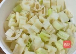 凉拌酸辣藕丁的做法图解2