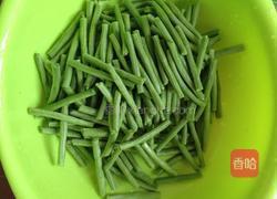 长豆角炒瘦肉的做法图解1