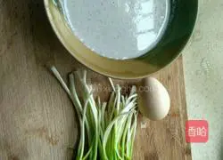 Illustration of how to make bean dregs and egg pancakes 1