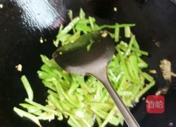 鸡蛋丝炒辣椒丝的做法图解3