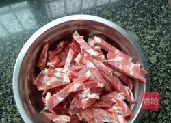 羊肉炒蒜薹的做法图解3