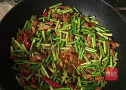 羊肉炒蒜薹的做法图解8