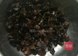 黄瓜木耳炒肉片的做法图解2