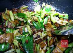 蒜苗回锅肉的做法图解10
