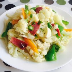 火腿炒菜花的做法[图]