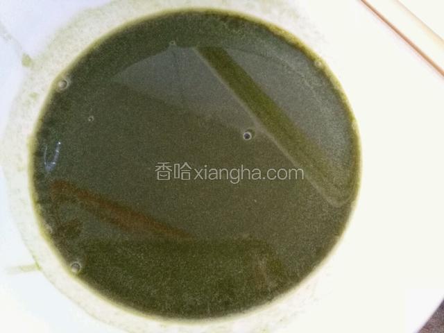 加入200ml水调成糊