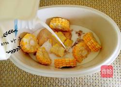 玉米牛奶炖鸡的做法图解3