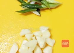 微辣瘦肉炒平菇的做法图解1